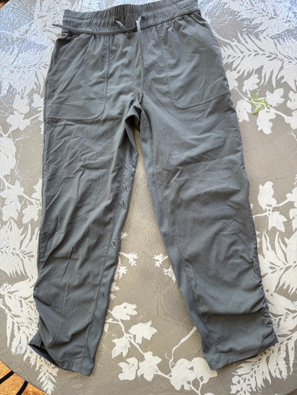 Lululemon Women’s Lightweight Drawstring Jogger Pants -Greenish grey size 6 NWOT